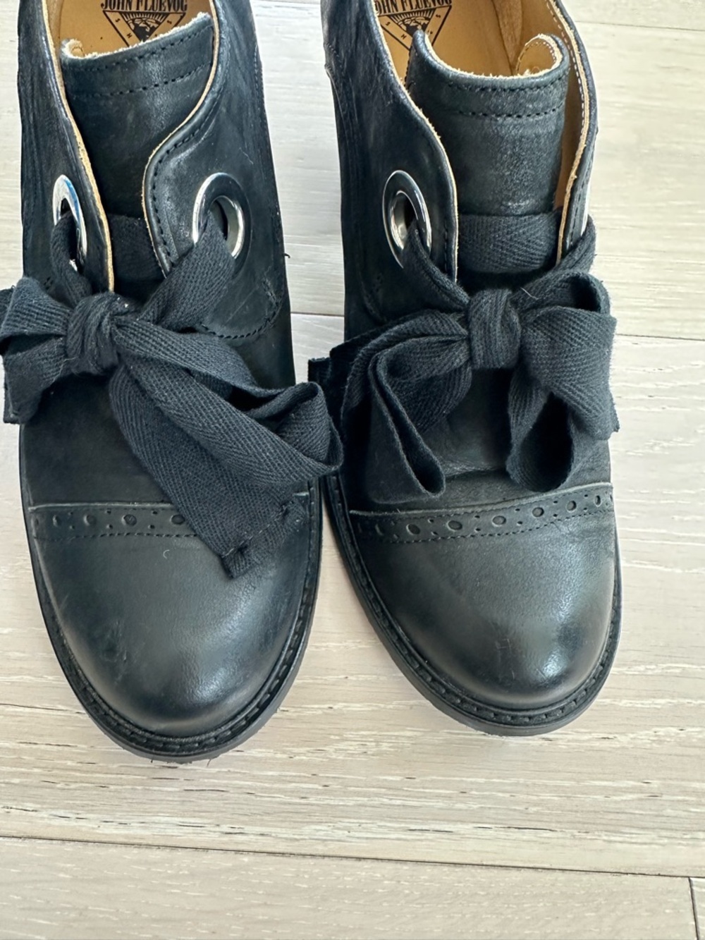 John Fluevog Black Leather Lace-Up Chunky Heel Ankle Booties with Ribbon Laces - Picture 3 of 11